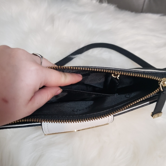 Calvin Klein white crossbody bag - Picture 12 of 16